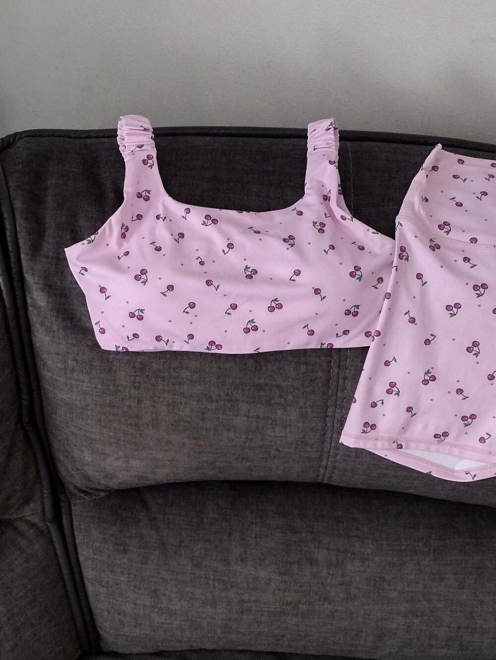 🍒🌸 Cherry Cami Sports Bra - Picture 7 of 8